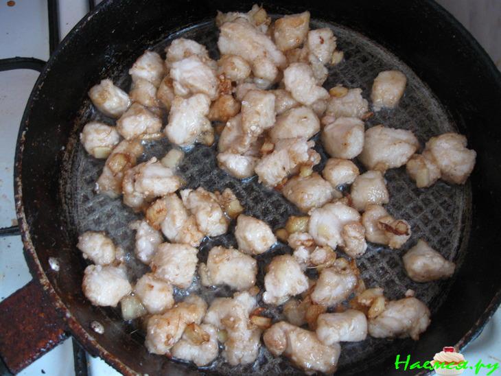 Рисовая вермишель с курицей и грибами