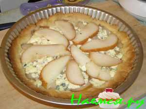 Пирог с грушами и сыром