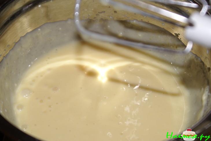 Творожный пирог с малиной и белым шоколадом