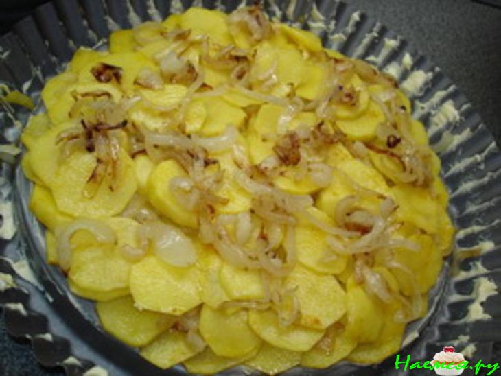 Пирог заливной картофельный с зеленым луком и омлетом