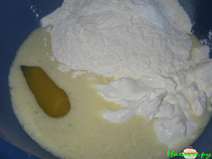 Пирог Зебра с орехами и смородиной