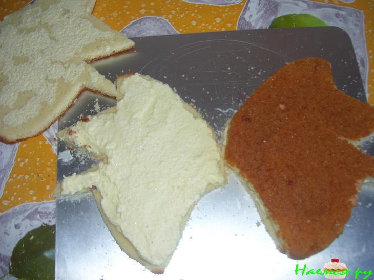 Торт бисквитный "Бабочка", украшенный мастикой Торт бисквитный "Бабочка", украшенный мастикой