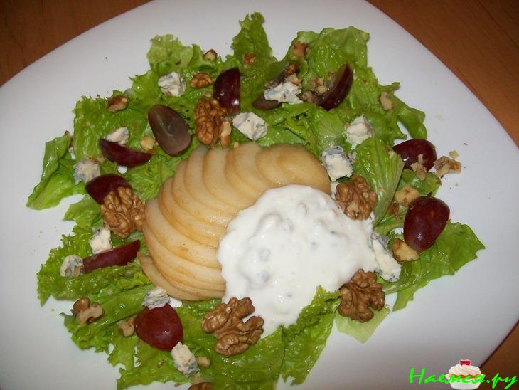 Изысканный салат с грушей