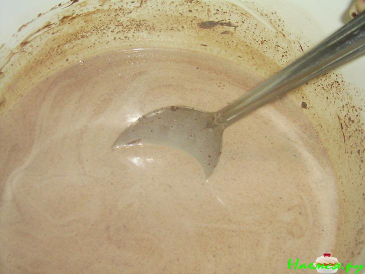 Горячий черный шоколад со сливками