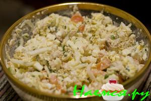 Салат с курицей и брынзой