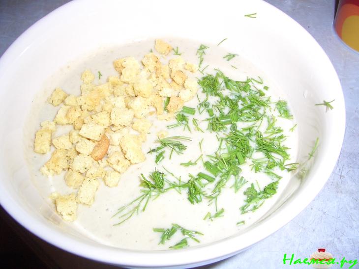 Суп-пюре из белых грибов с сухариками