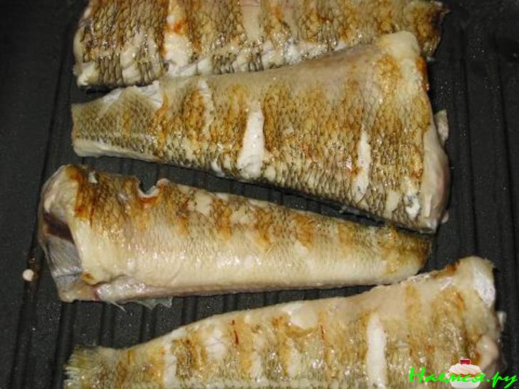 Рыбка в духовке с обжаренными овощами