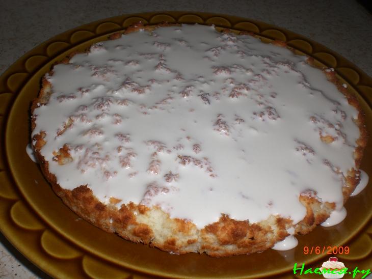 Творожно-кокосовый торт с брусникой