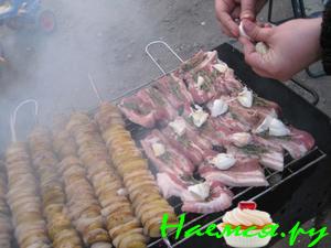 Картошка с салом на шампурах