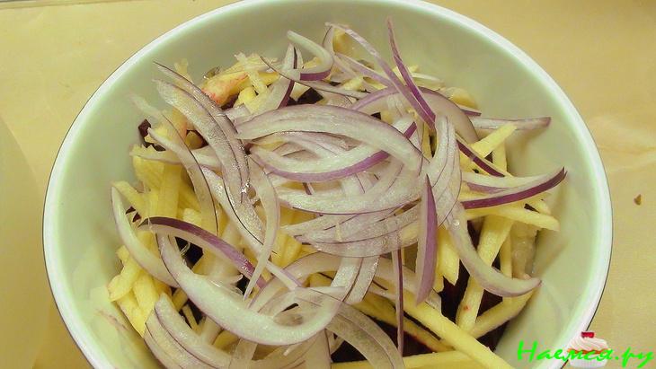 Салат с селёдочкой и свеклой