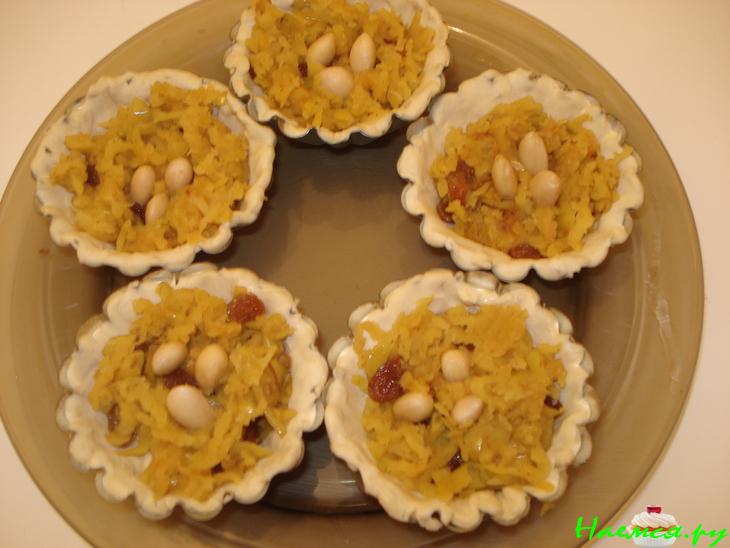 Корзиночки флан из слоёного теста с яблоками и миндалём