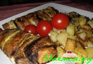 Тилапия запеченная с кабачками и соусом из айвы