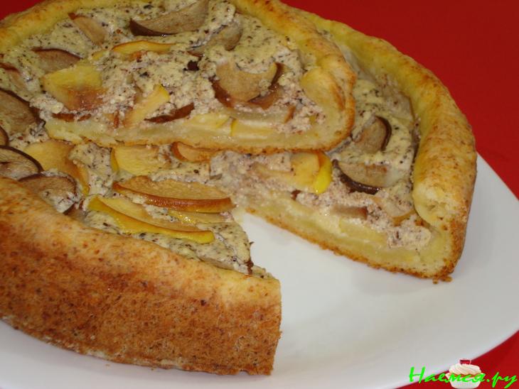 Творожный пирог с айвой и грушей