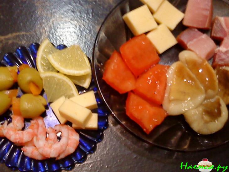 Закуска на шпажках Закуска на шпажках