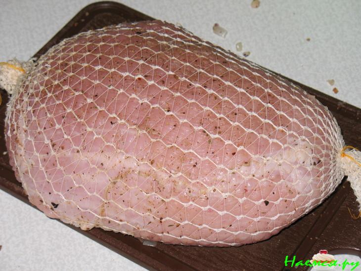 Окорок, фаршированный яблоками, с яблочной горчицей