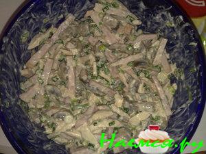 Салат "Любимый" с курицей, шампиньонами и ветчиной