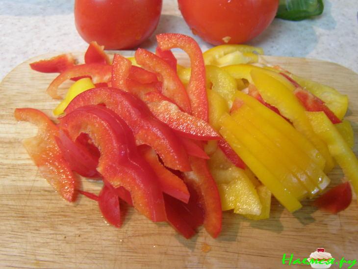 Овощной салатик с помидорами и сыром фета