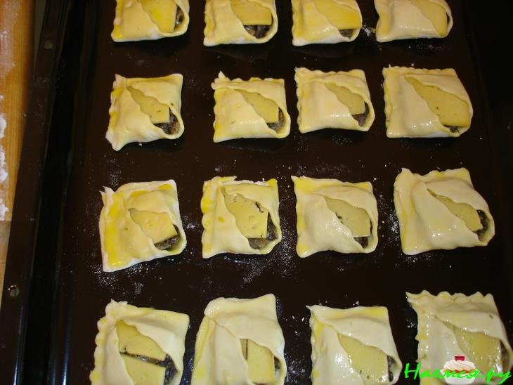 Закусочные пирожки с грибами и сыром