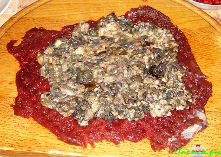 Оленина в брусничном соусе