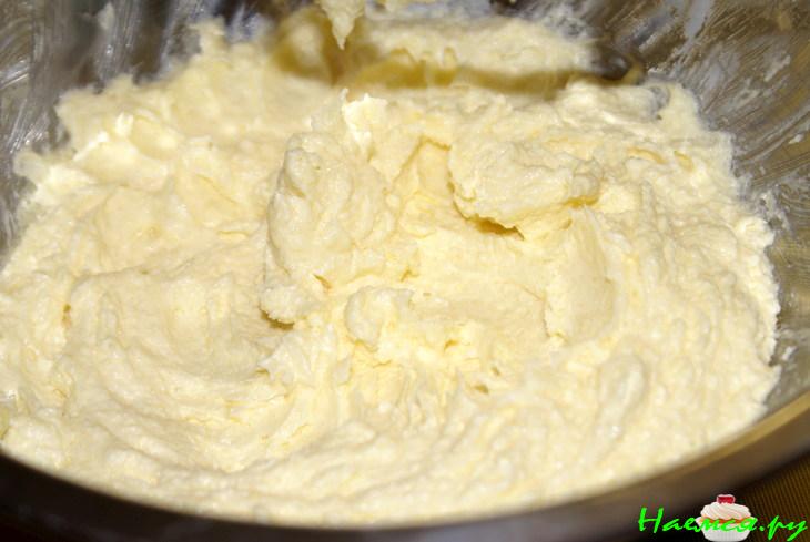 Яблочный пирог на сметане с безе