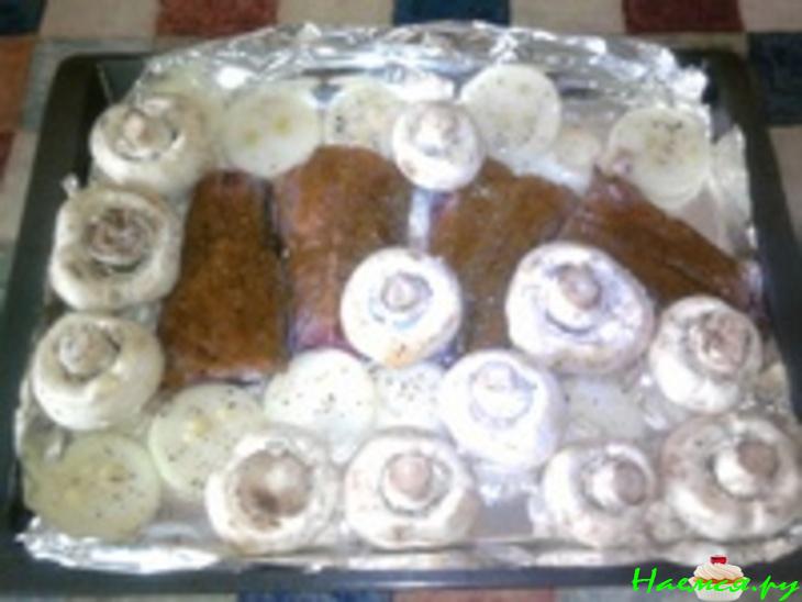 Рыба запеченная с овощами и шампиньонами