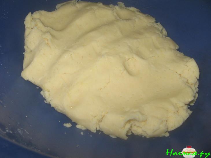 Пирог ягодный с шапкой из белков