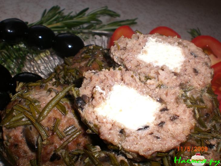 Мясные тефтели с маслинами, фетой и рoзмарином