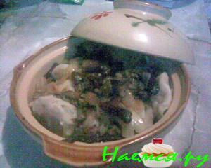 Вареники с картошкой под грибной подливой (постные)