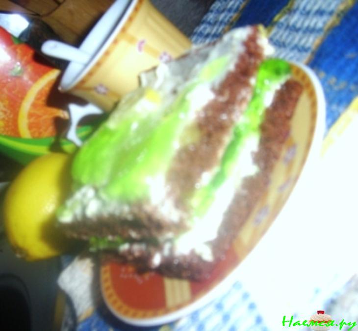 Шоколадное пирожное с желейной прослойкой