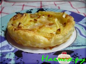 Пикантные тарталетки с грушей и камембером