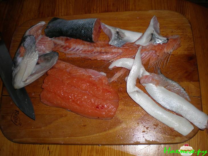 Сырный суп с красной рыбой, заодно солим рыбку