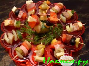 Закуска на шпажках Закуска на шпажках