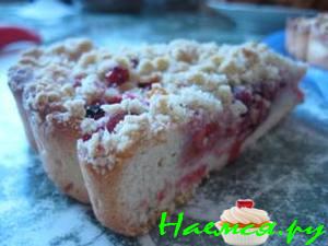 Яблочно-брусничный пирог со штрейзелем