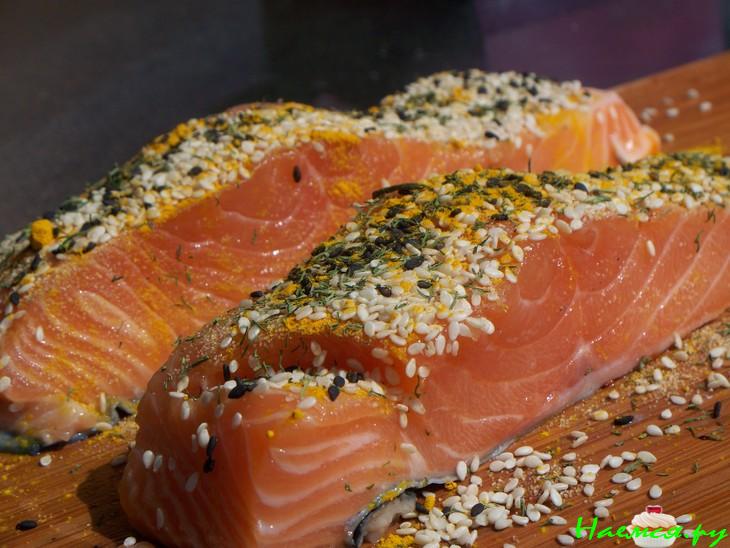 Лосось с манговым сальса  