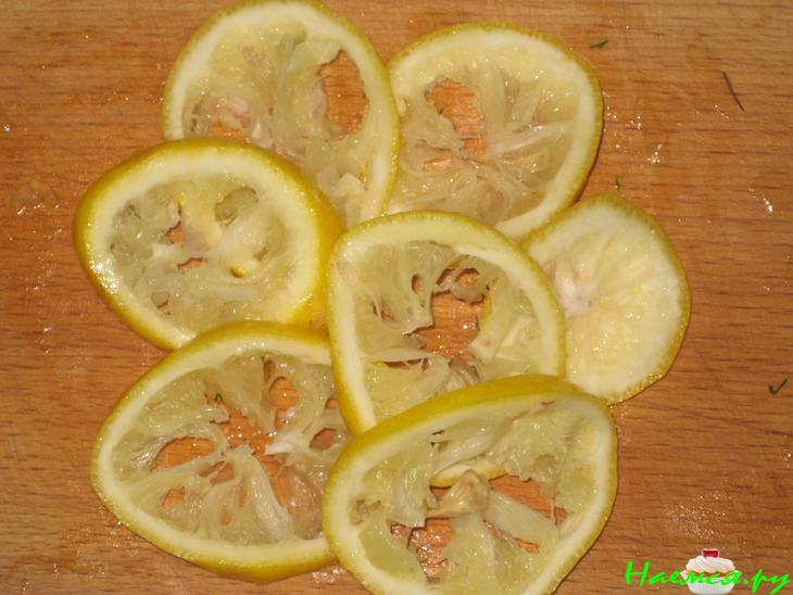 Форель с соусом, запеченная в фольге