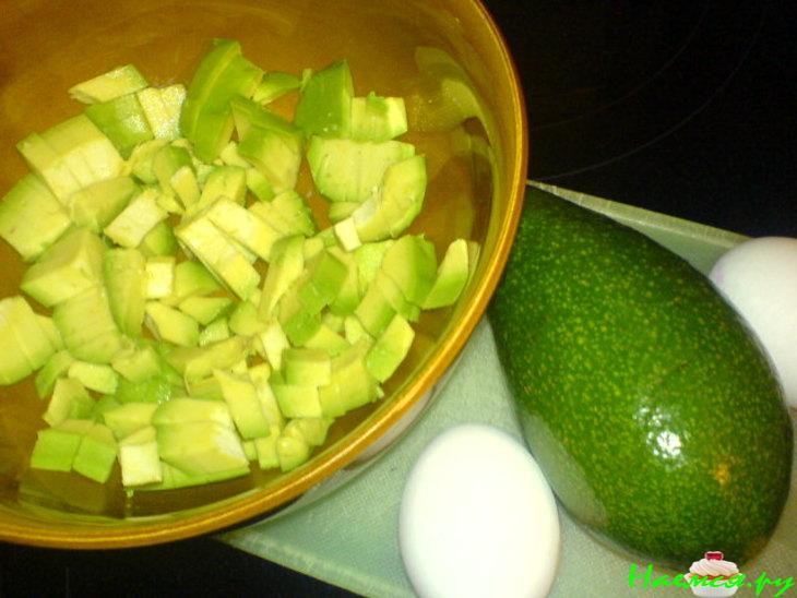 Салат с печенью трески и авокадо ...