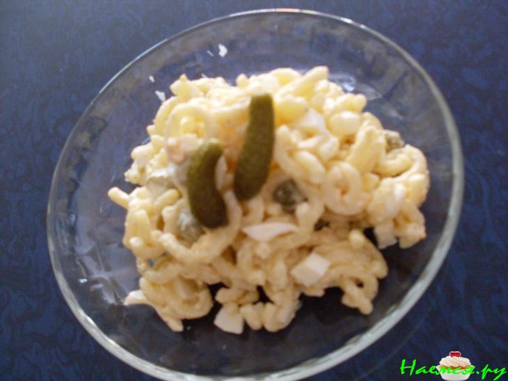 Салат из макарон с яйцами и корнишонами Салат из макарон с яйцами и корнишонами