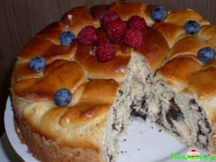 Пирог с маком и изюмом