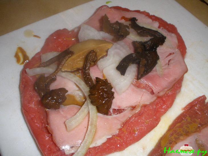 Рулетики из говядины с грибами (жаркое) Рулетики из говядины с грибами (жаркое)