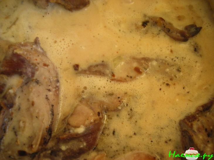 Кролик в сливках с базиликом и сушеными томатами