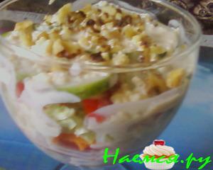 Салат овощной с жареными грецкими орехами