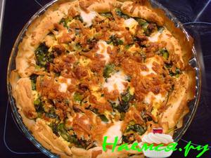 Киш (открытый пирог) из лука-порея, курочки и омлета