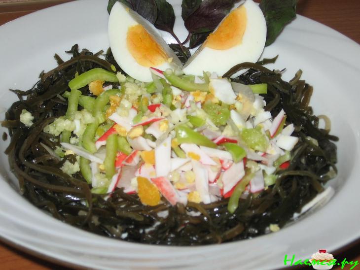 Салат с консервированной морской капустой