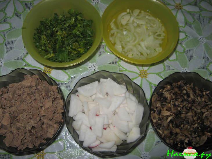 Салатик из куриной печени с грибами и редиской