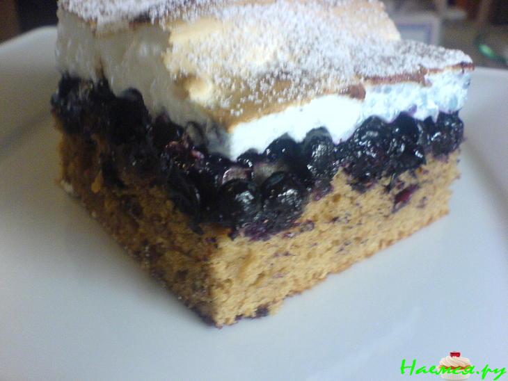 Пирог с черникой (или смородиной, или вишней)