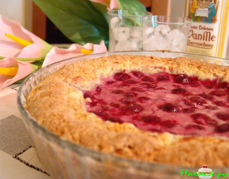 Пирог с вишней и крем-сыром