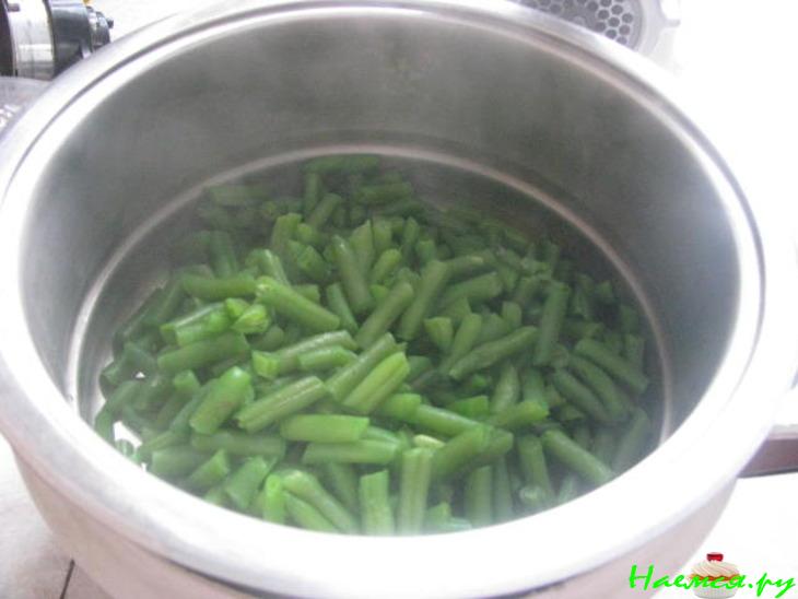 Стручковая фасоль с орехами