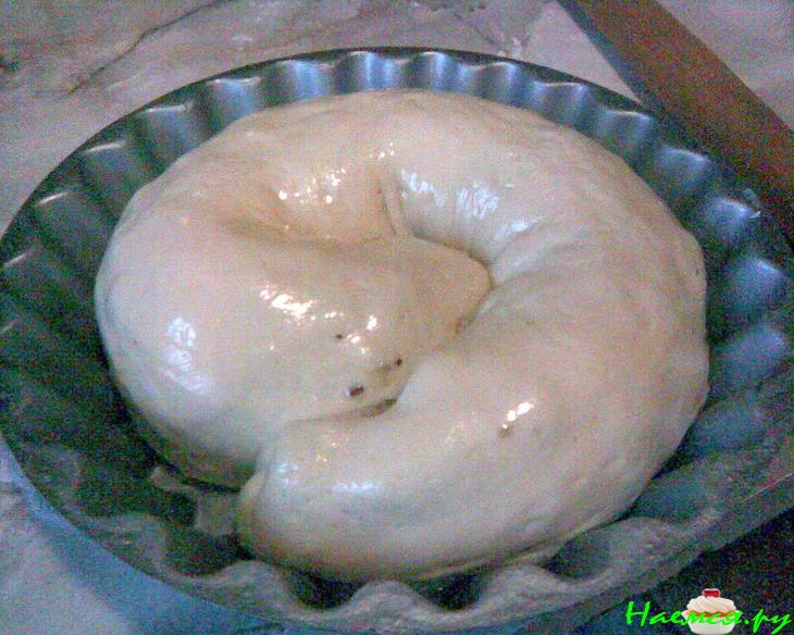 Постный пирог с халвой и орехами