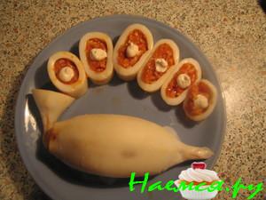 Фаршированные корейской закуской кальмары Фаршированные корейской закуской кальмары