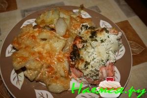 Рыба под сливочно-сырным соусом и картошка запечённая с сыром